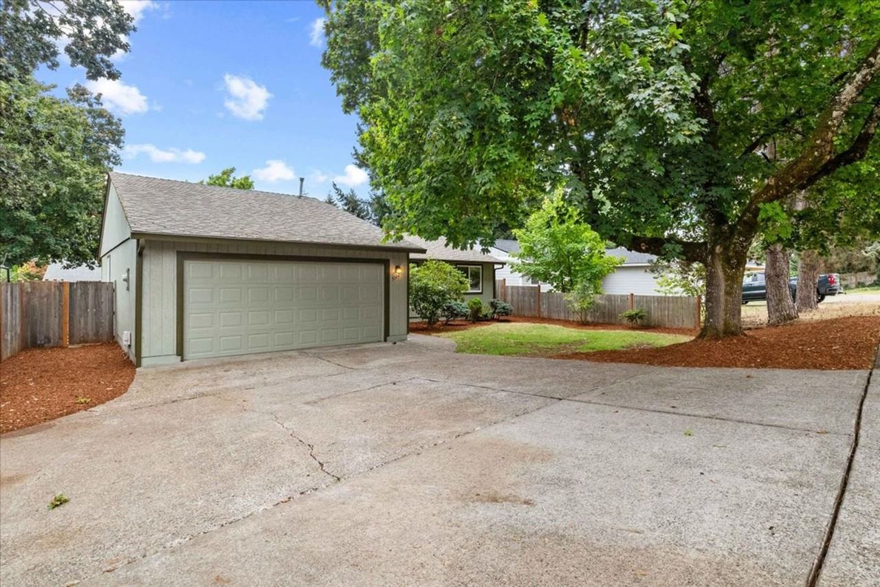 5122 Sunnyside Rd Se - Photo 3 of 42
