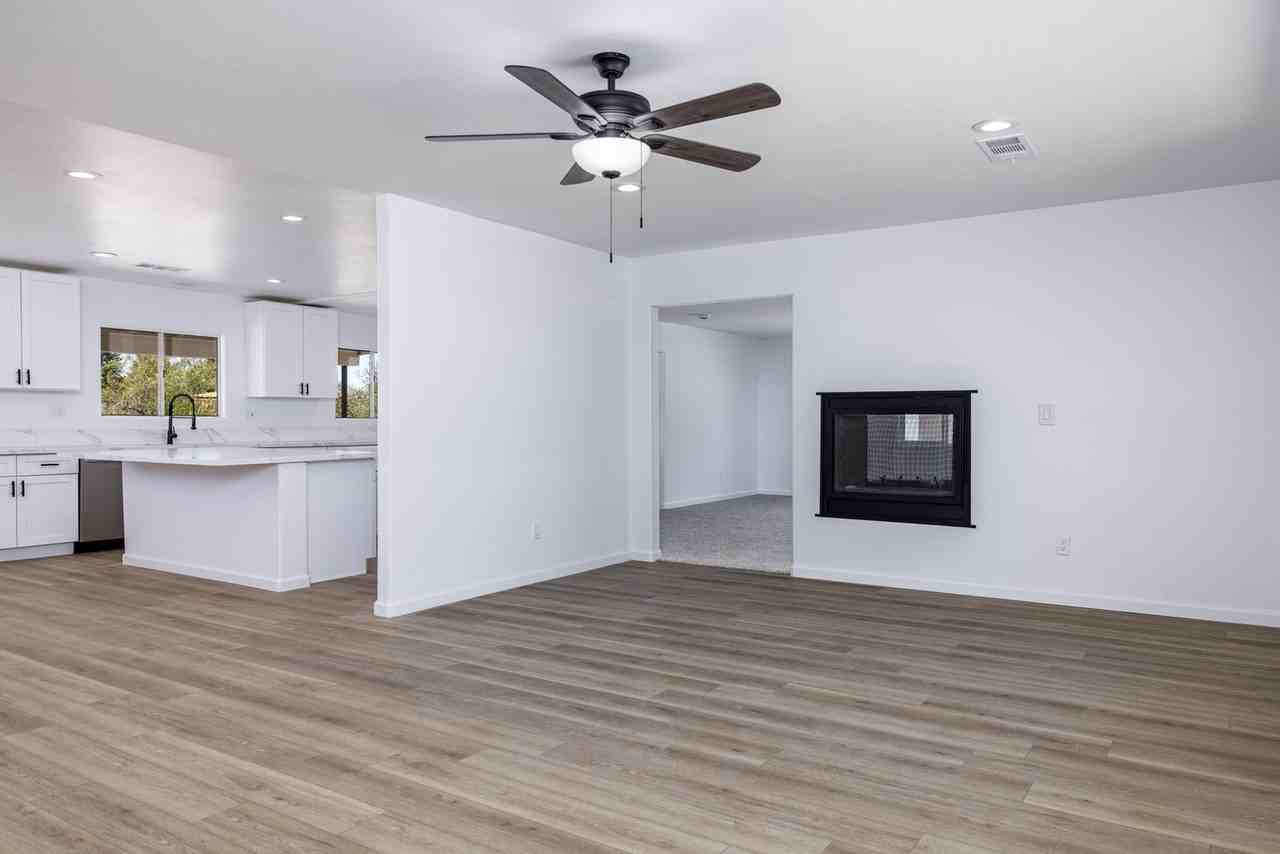 1135 N Mahan St - Photo 3 of 26