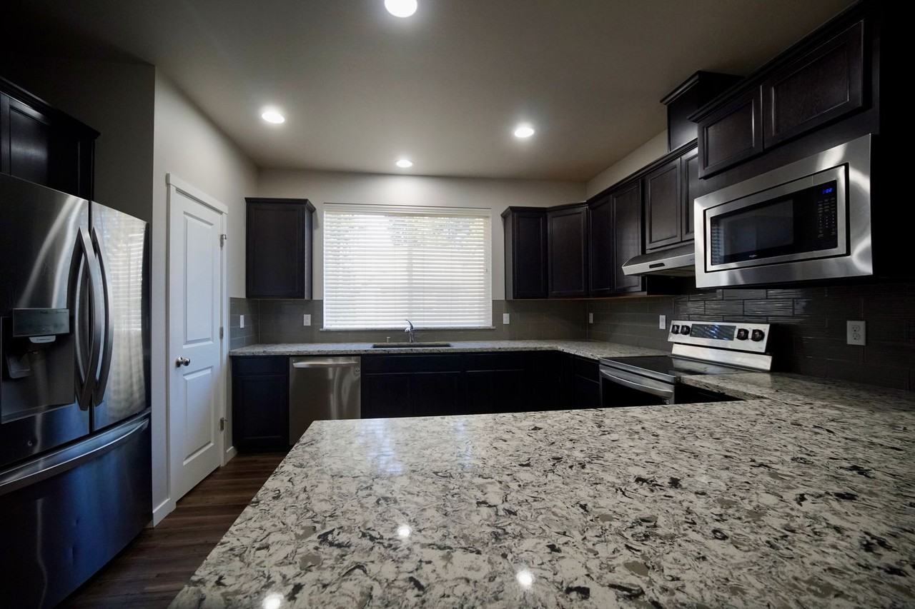 1920 78th Pl Se - Photo 5 of 19
