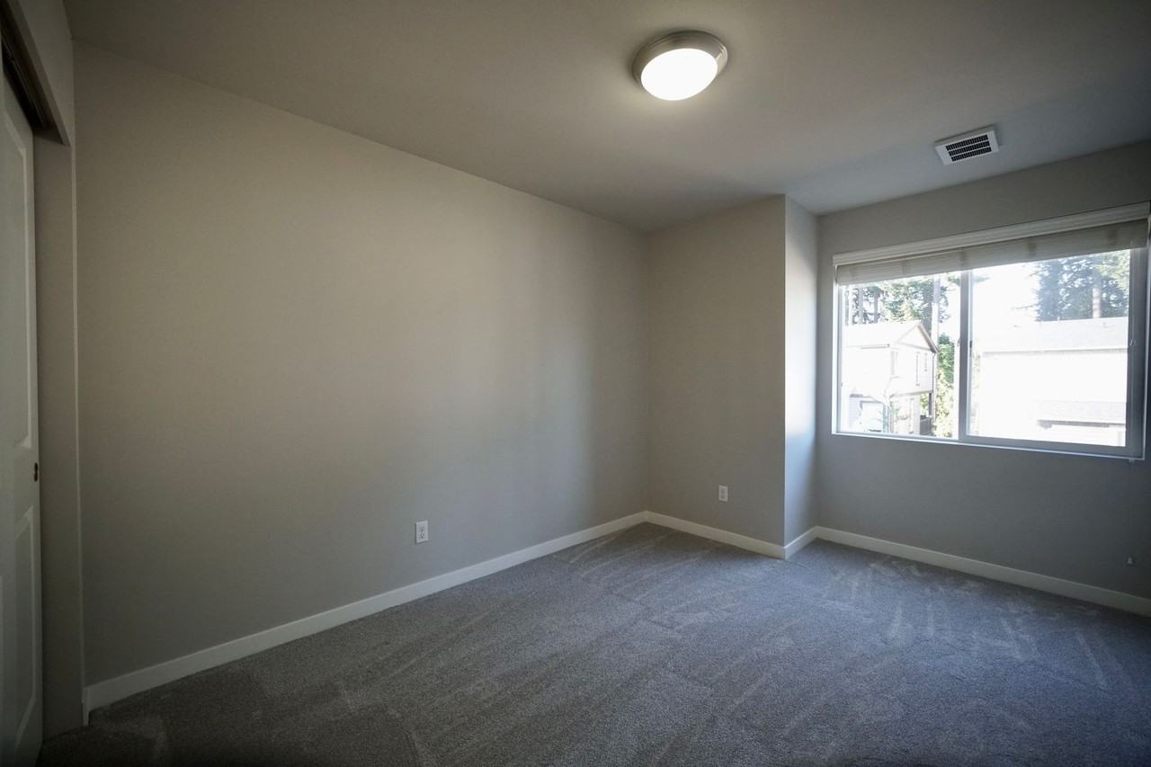 1920 78th Pl Se - Photo 7 of 19