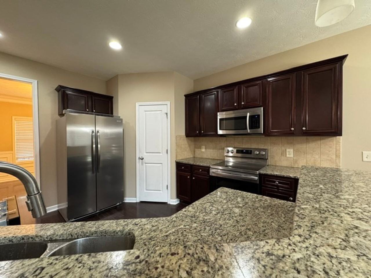 105 Yellow Jacket Ct - Photo 5 of 20