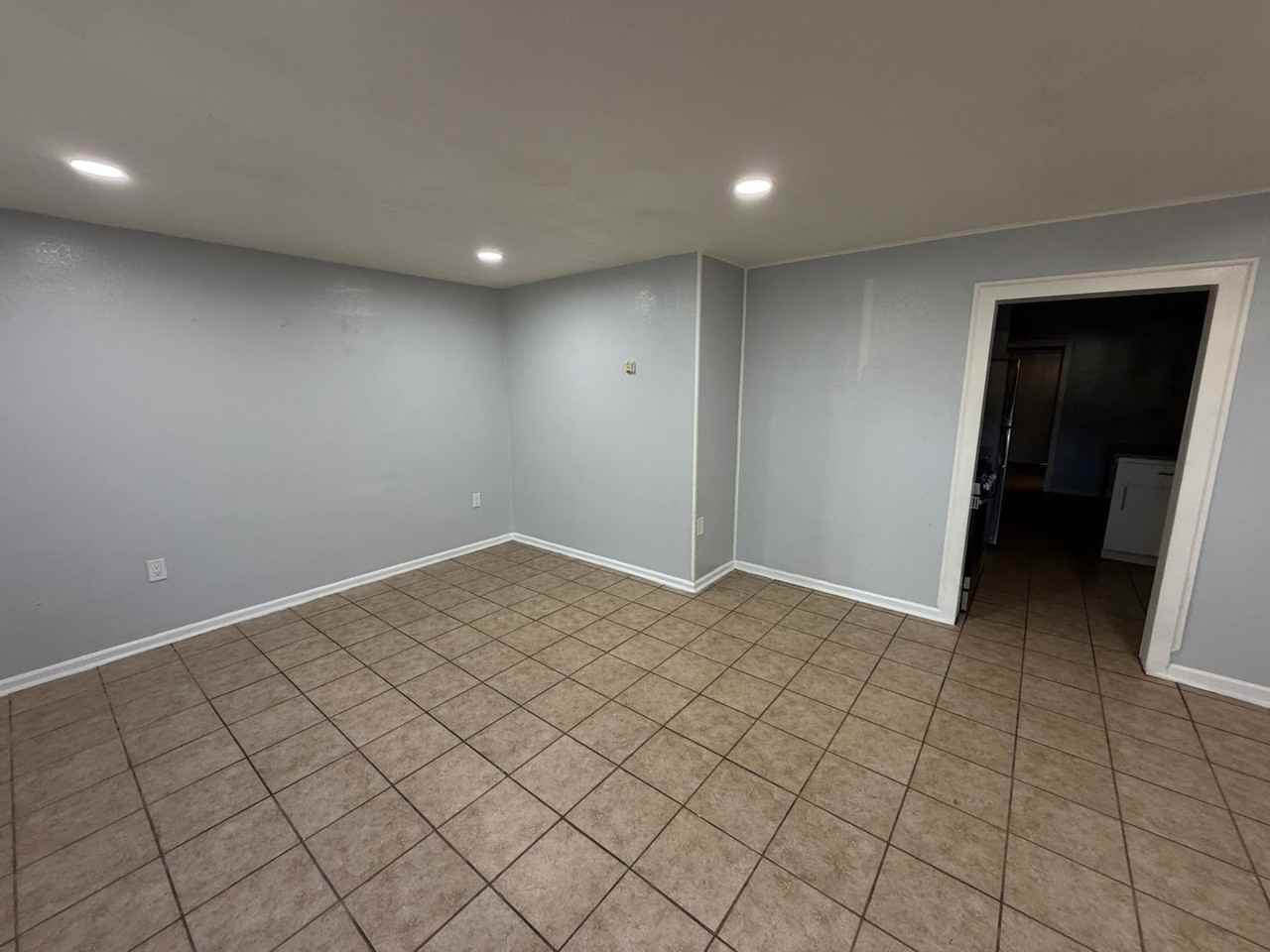 505 Maple St - Photo 2 of 9