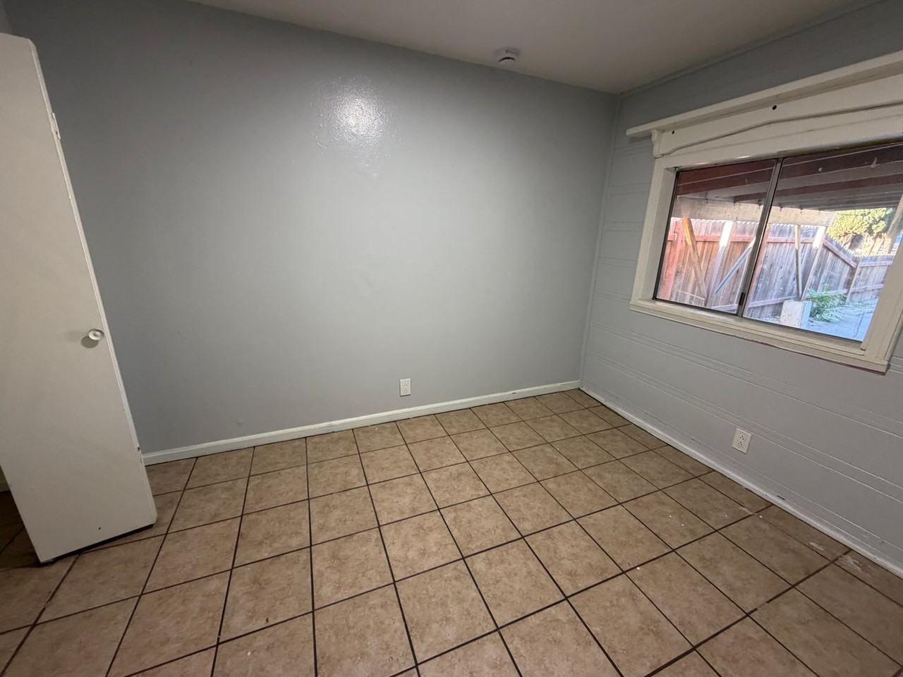 505 Maple St - Photo 6 of 9