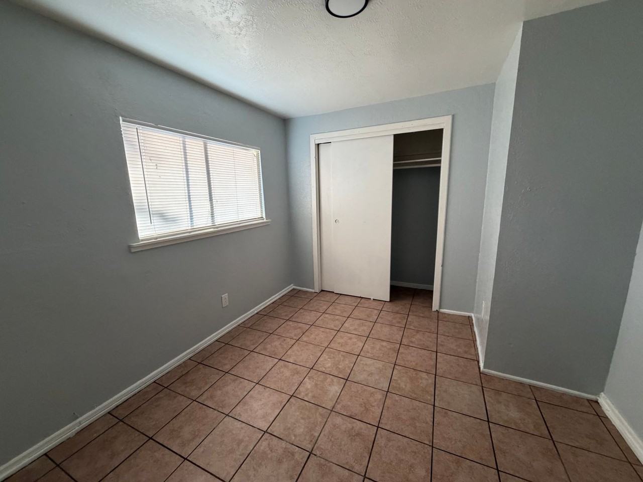 505 Maple St - Photo 7 of 9