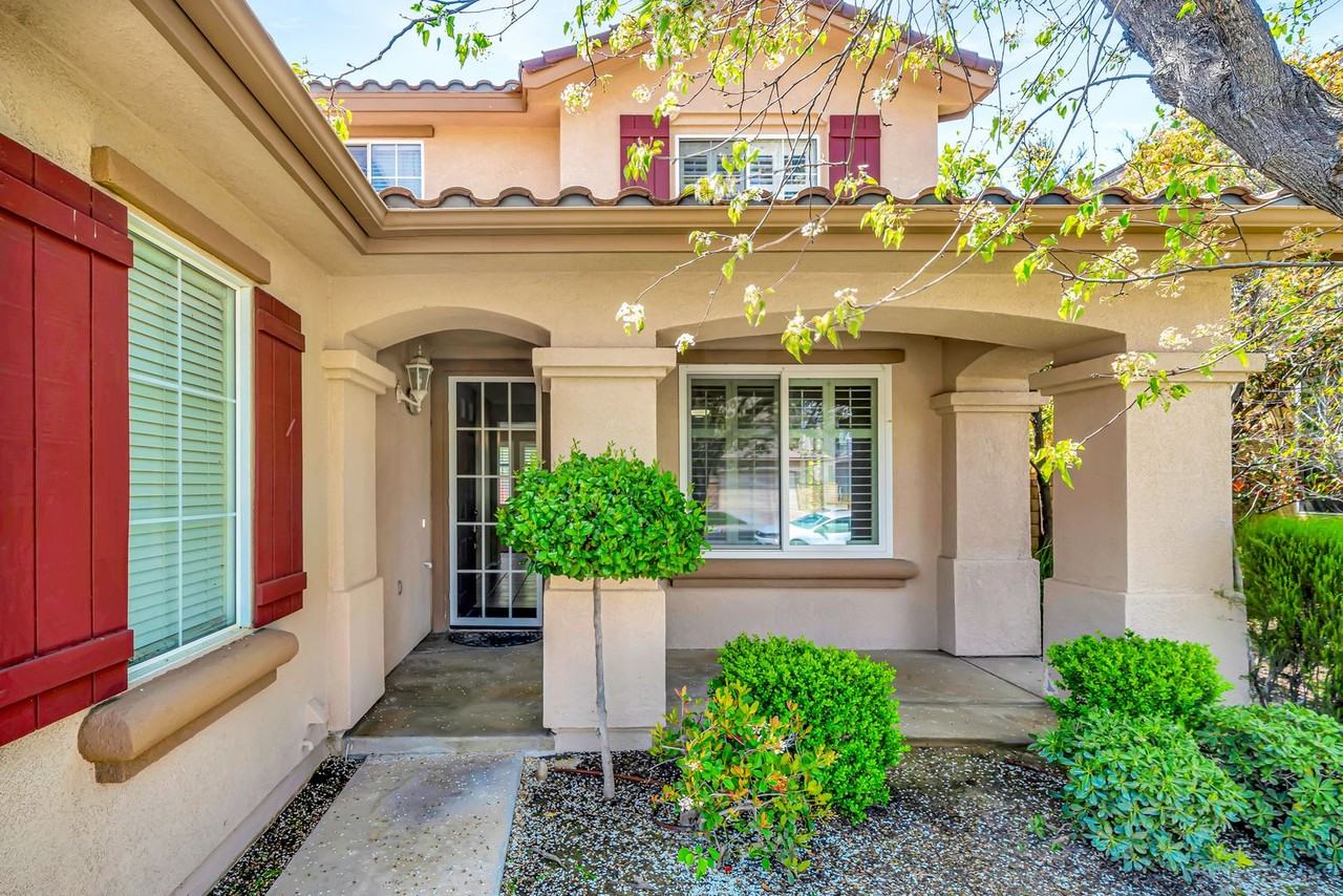 22818 Raintree Ln - Photo 3 of 50