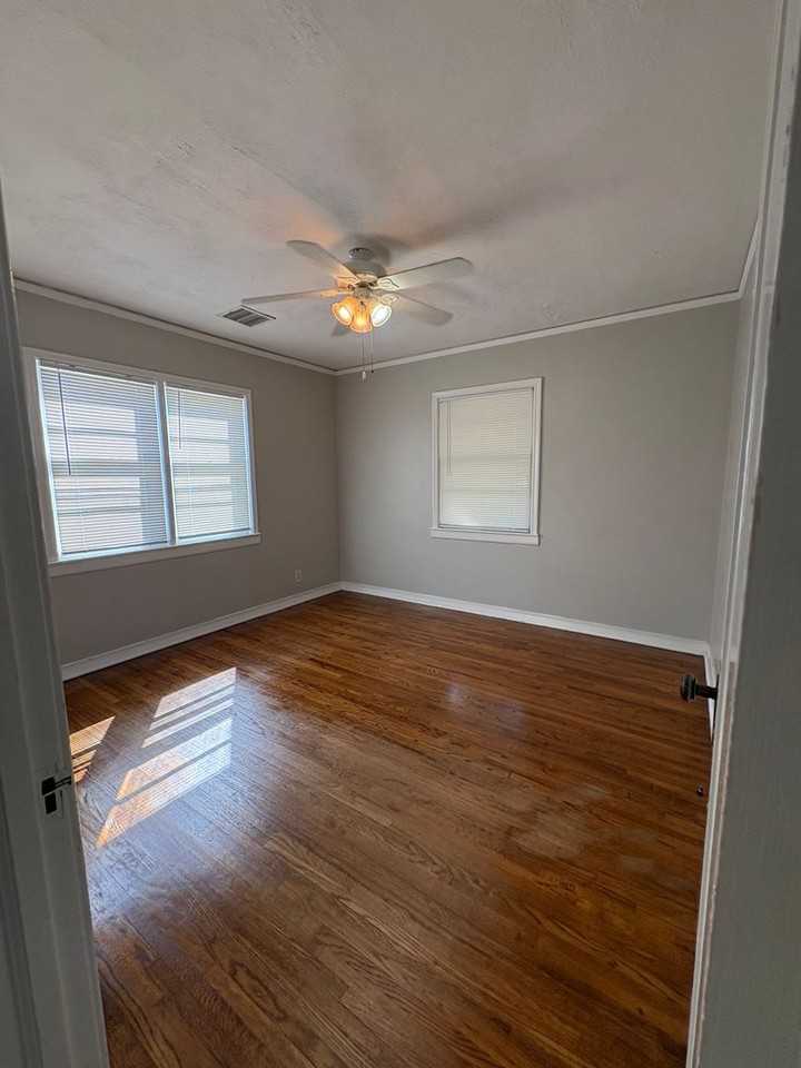 263 S Sandusky Ave - Photo 3 of 12