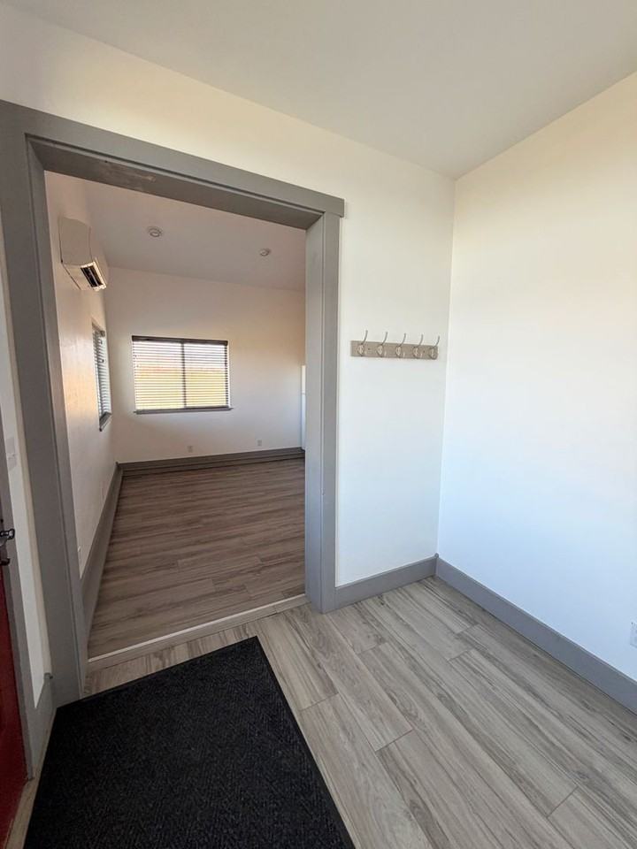 1558 Bryan Dr - Photo 2 of 10