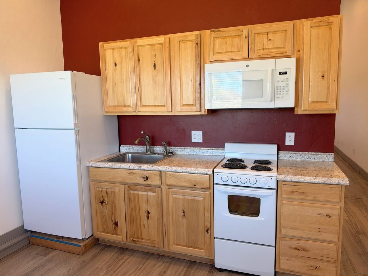 1558 Bryan Dr - Photo 4 of 10