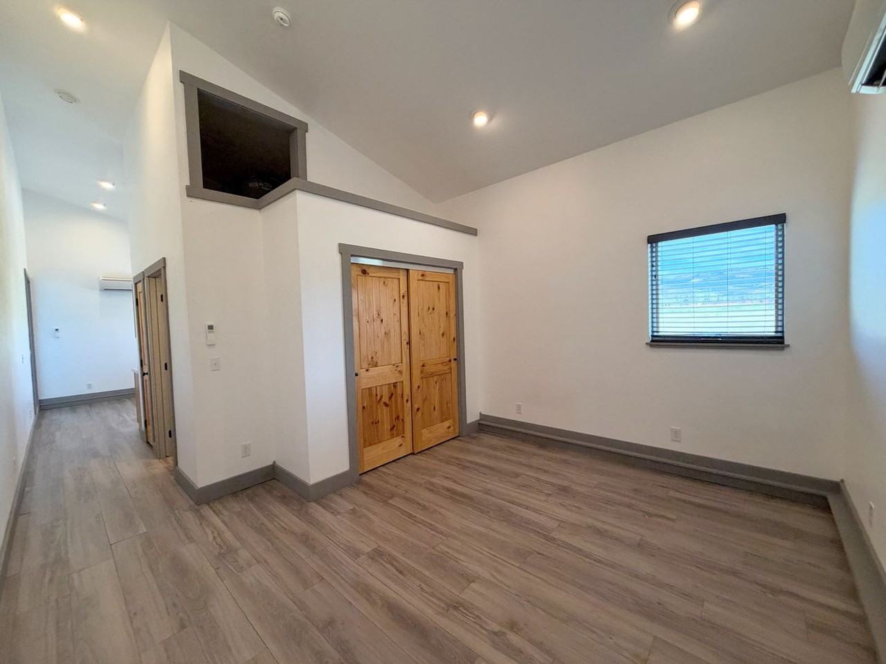 1558 Bryan Dr - Photo 6 of 10