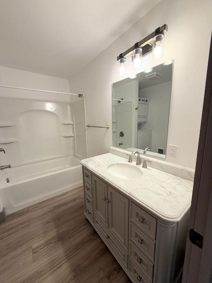 1558 Bryan Dr - Photo 7 of 10