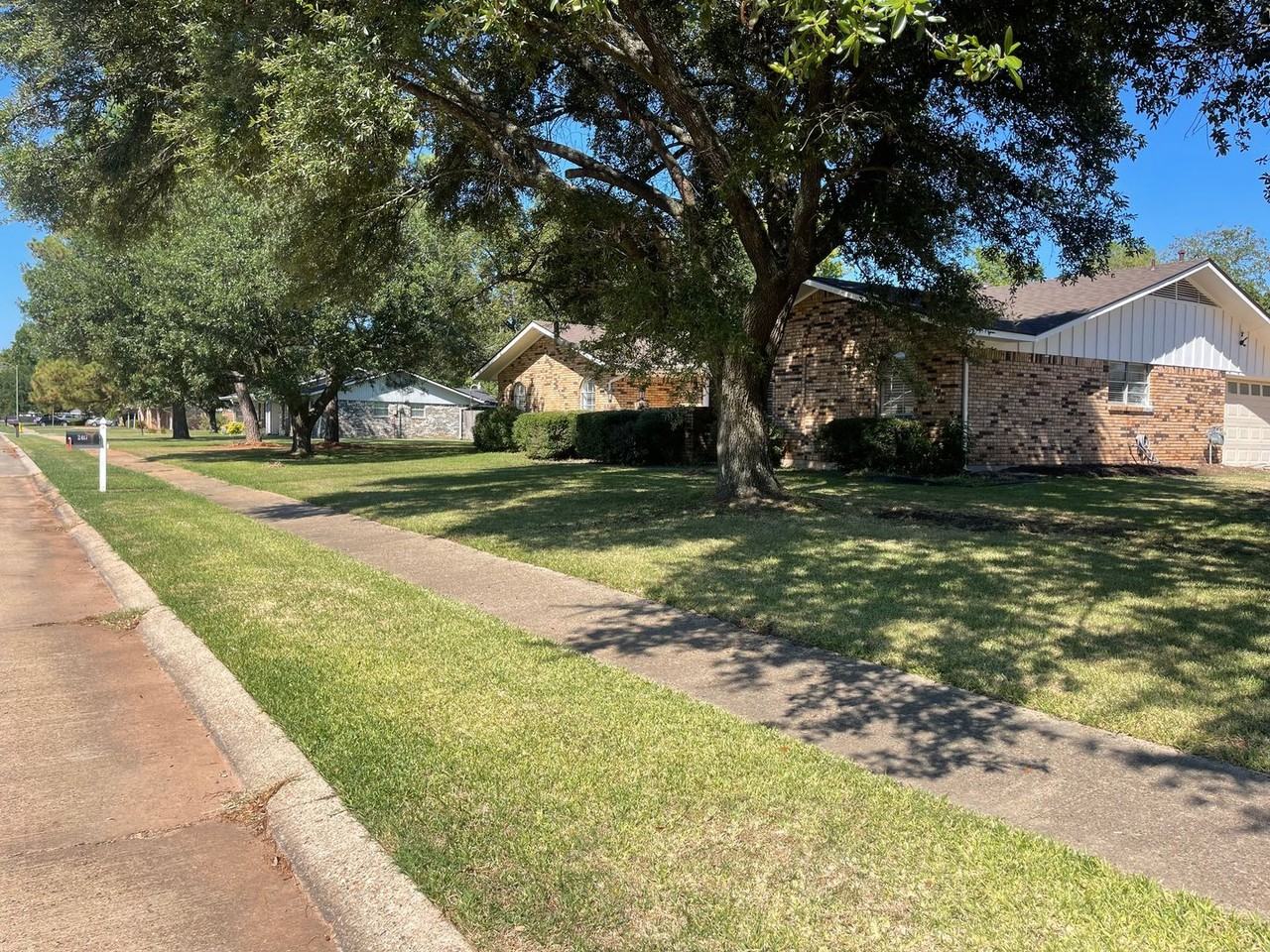 2417 Ashdown Dr - Photo 3 of 24