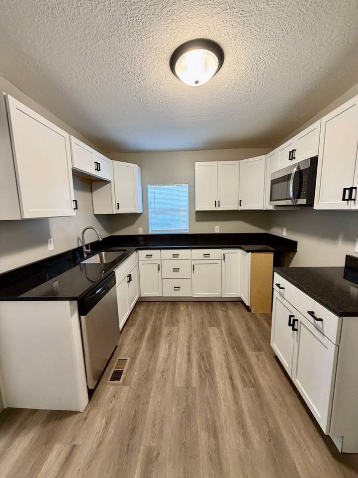 1747 S Santa Fe St - Photo 2 of 7