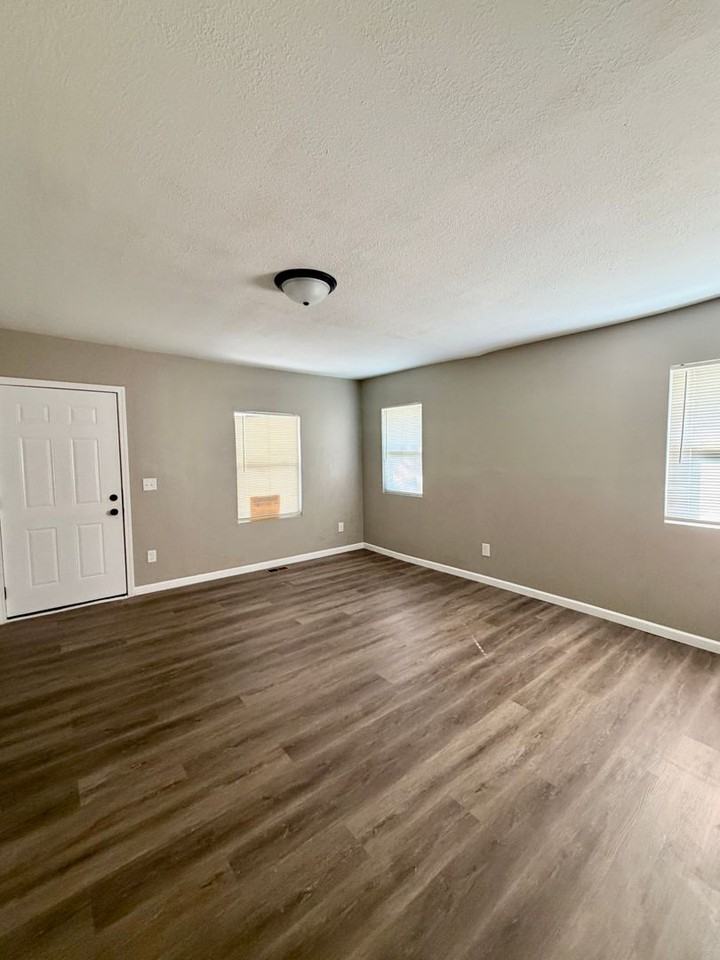 1747 S Santa Fe St - Photo 3 of 7