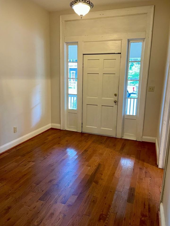 1007 Avenue A Ne - Photo 4 of 8