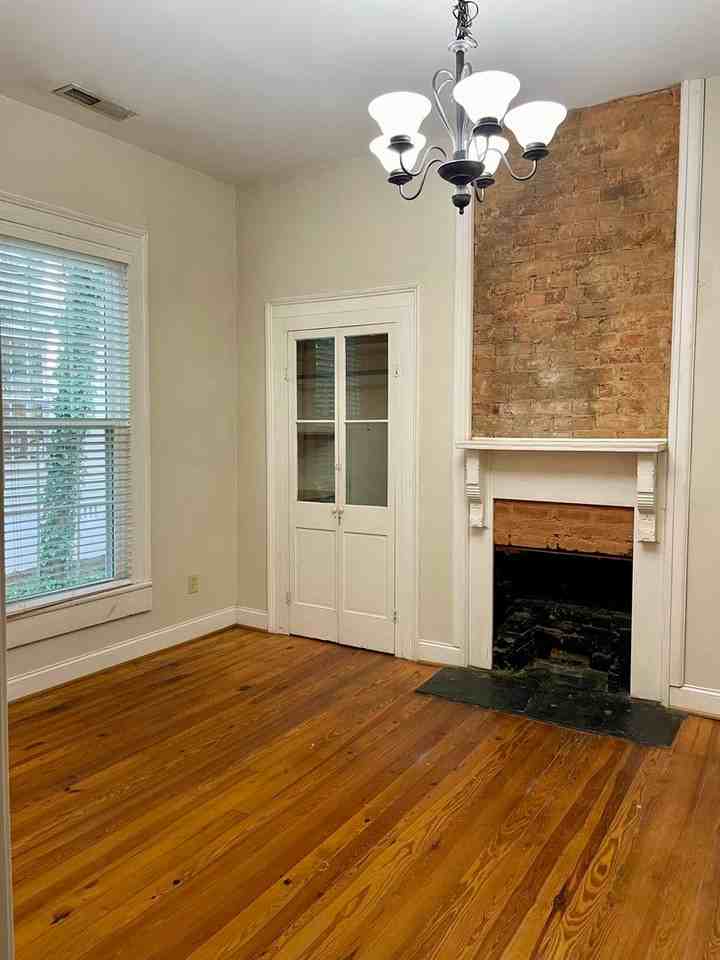1007 Avenue A Ne - Photo 5 of 8