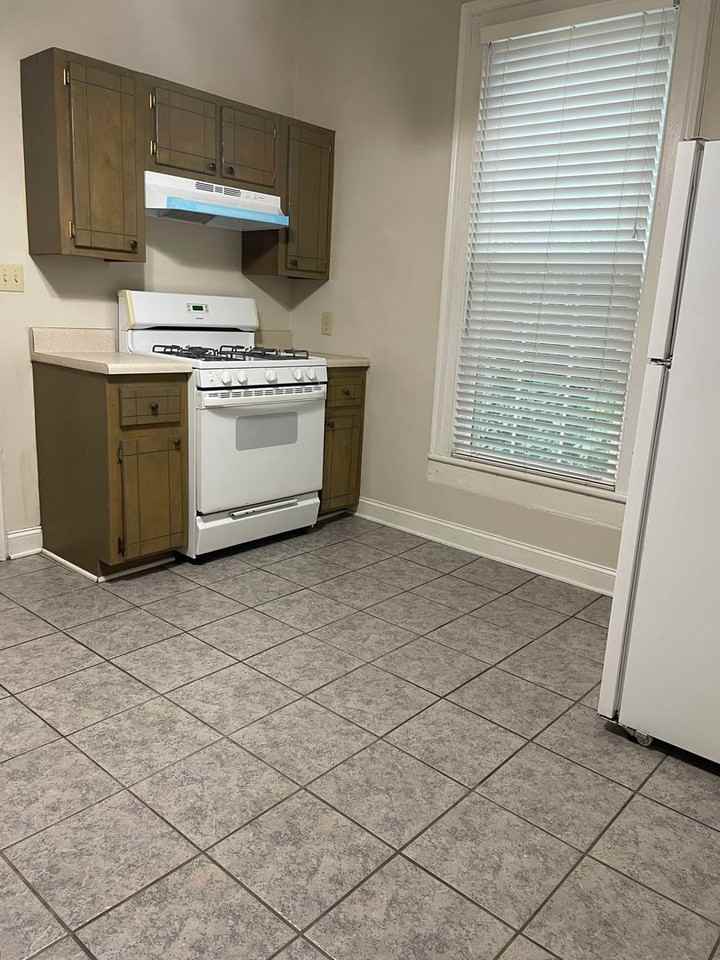 1007 Avenue A Ne - Photo 6 of 8