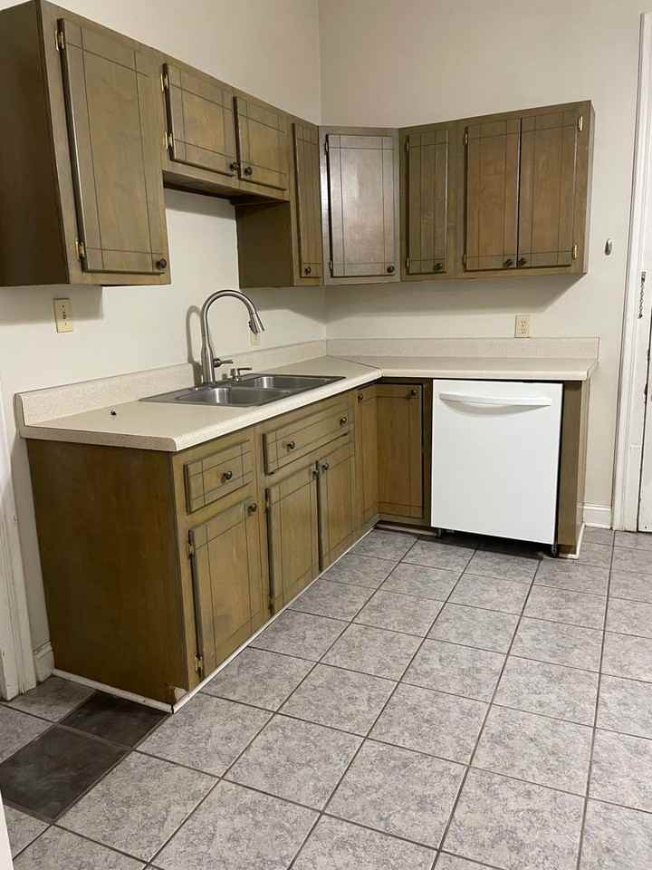 1007 Avenue A Ne - Photo 7 of 8