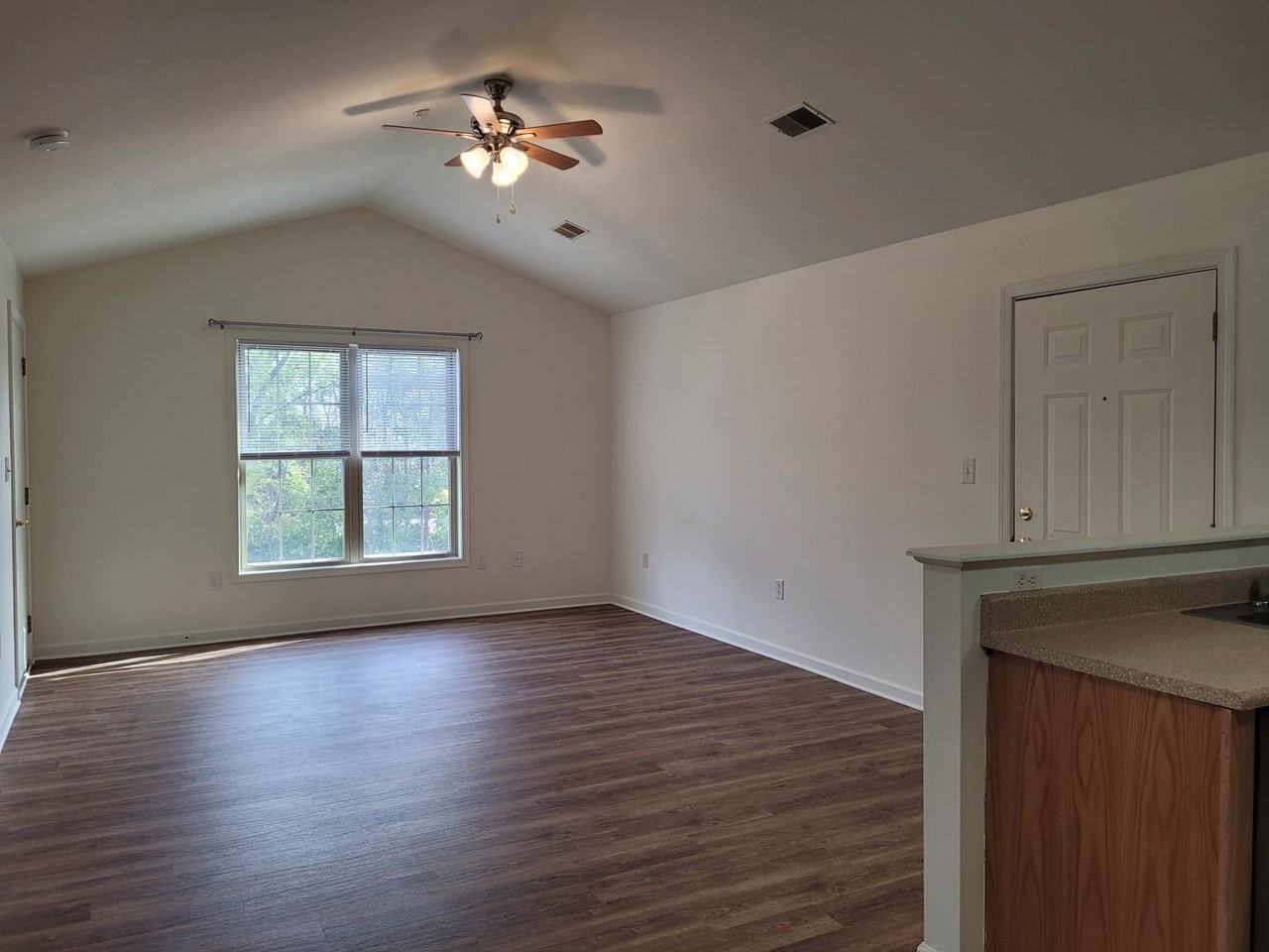 670 Bassett Dr Apt 3b #3B - Photo 5 of 15
