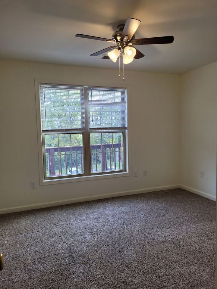 670 Bassett Dr Apt 3b #3B - Photo 6 of 15