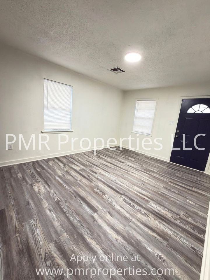 1743 Sw 12th St - Photo 2 of 9