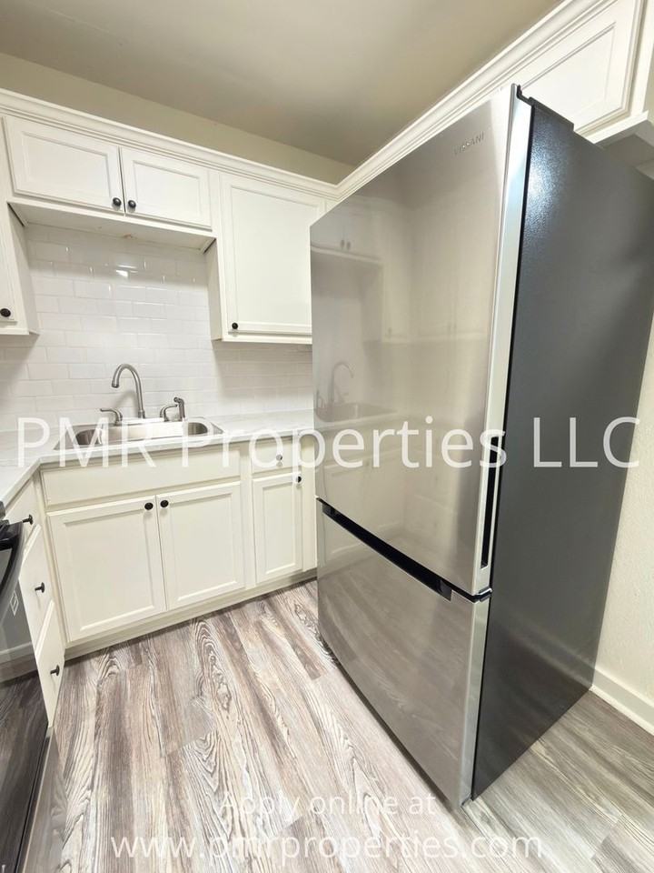 1743 Sw 12th St - Photo 3 of 9
