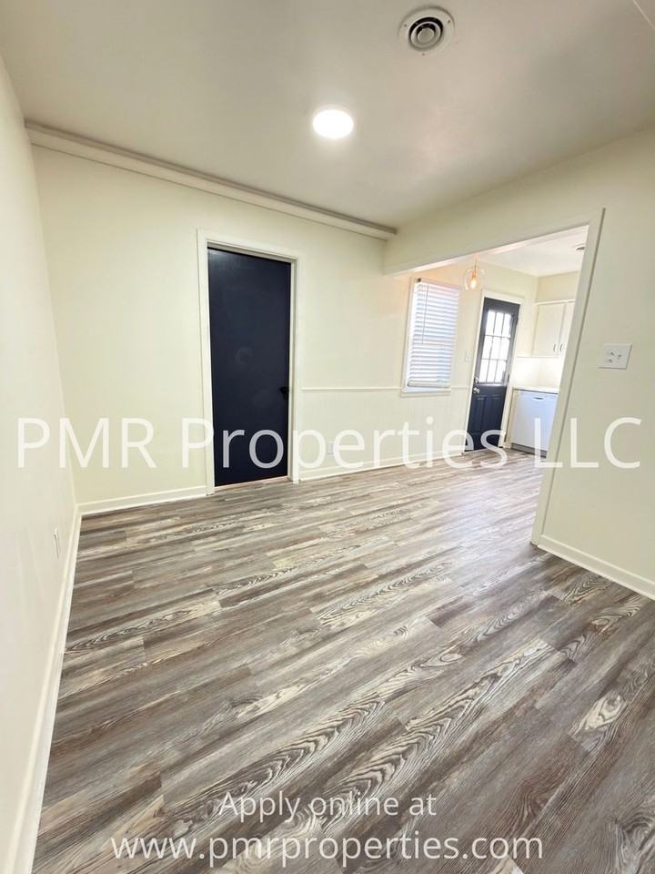 2406 Nw Lindy Ave - Photo 2 of 11