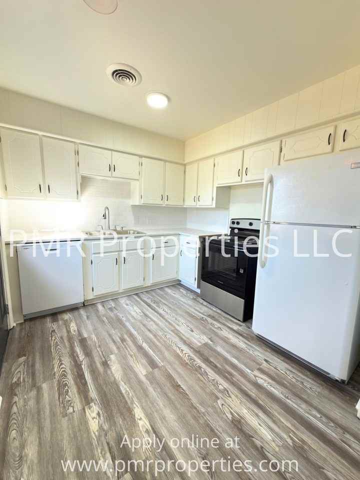 2406 Nw Lindy Ave - Photo 3 of 11