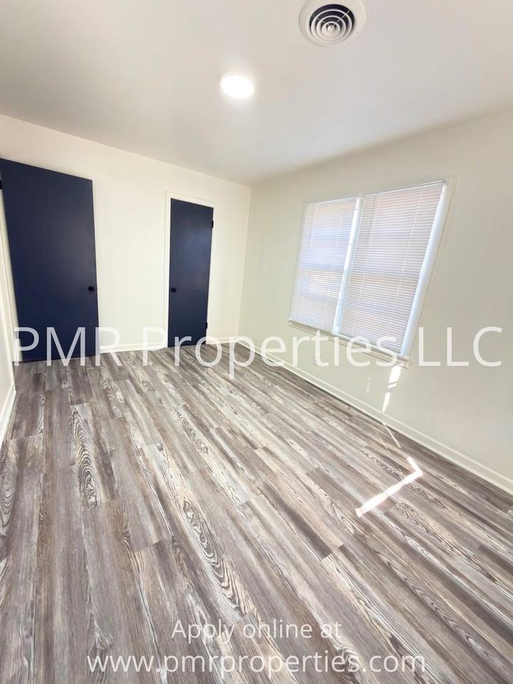 2406 Nw Lindy Ave - Photo 4 of 11