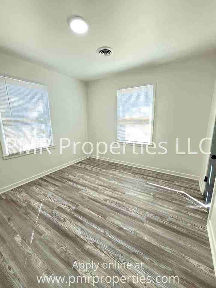 2406 Nw Lindy Ave - Photo 6 of 11