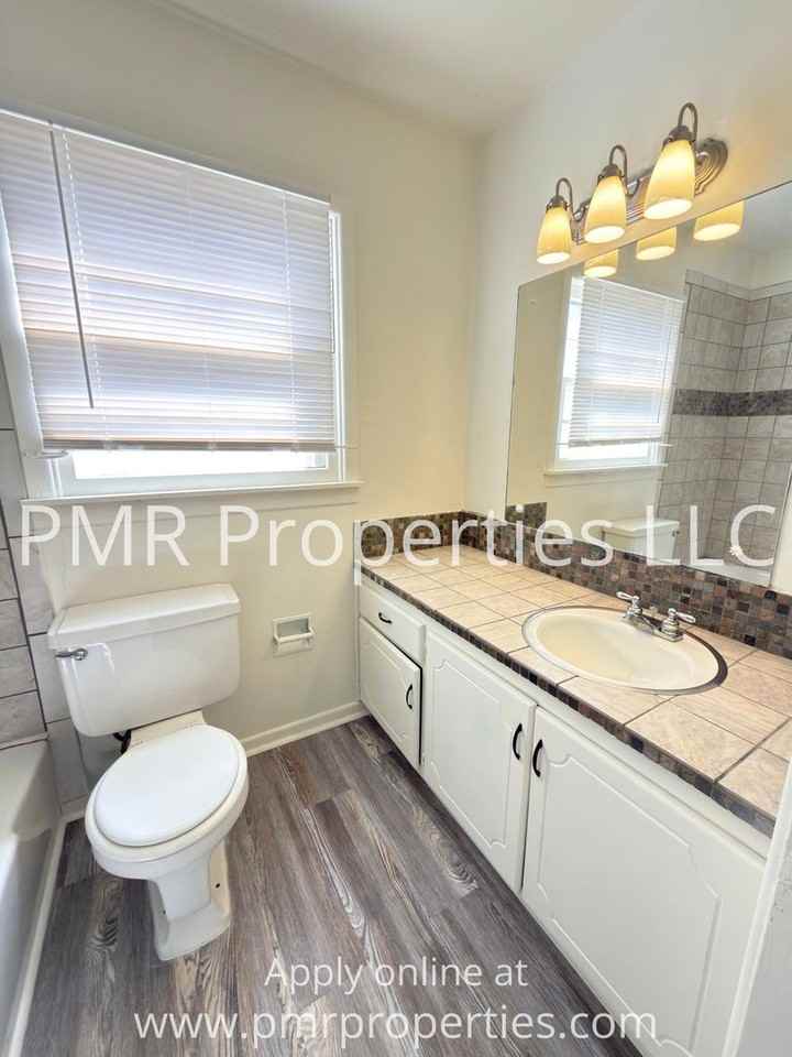 2406 Nw Lindy Ave - Photo 7 of 11