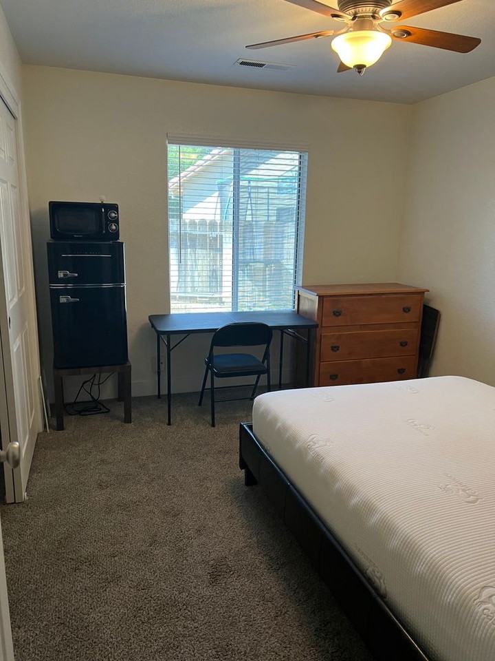 1033 Colleen Ct - Photo 2 of 20