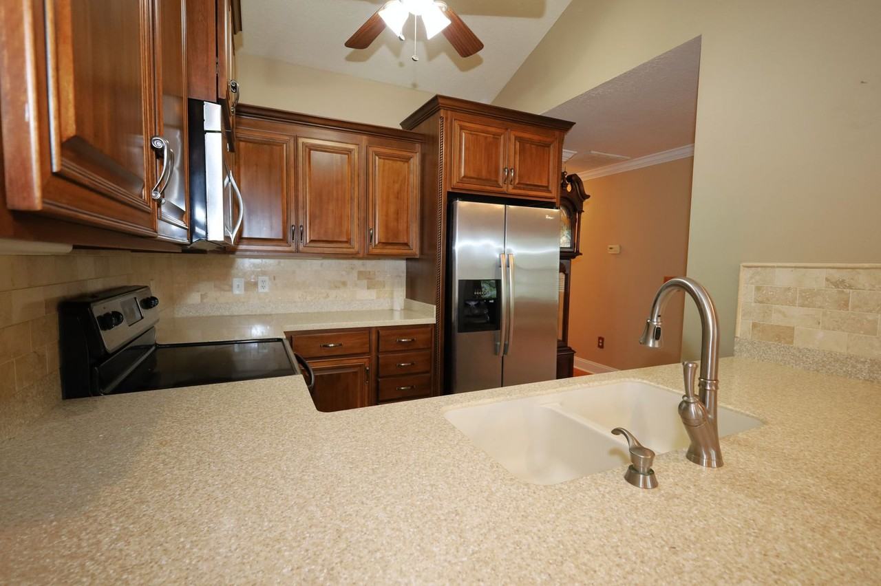 113 Wyoming St - Photo 6 of 18