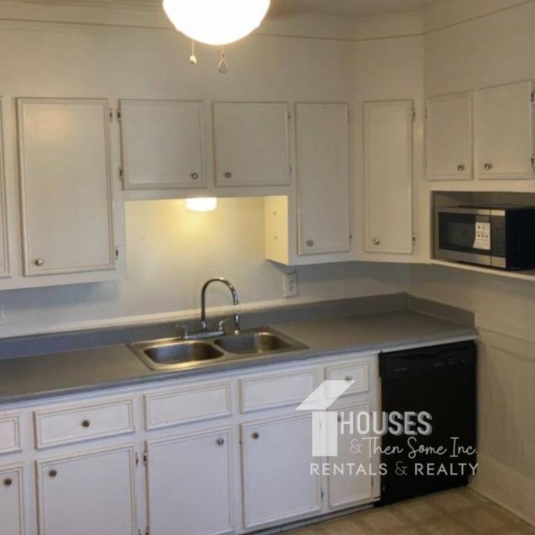 213 S 4th St - Photo 4 of 17