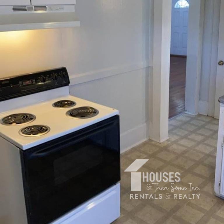 213 S 4th St - Photo 6 of 17