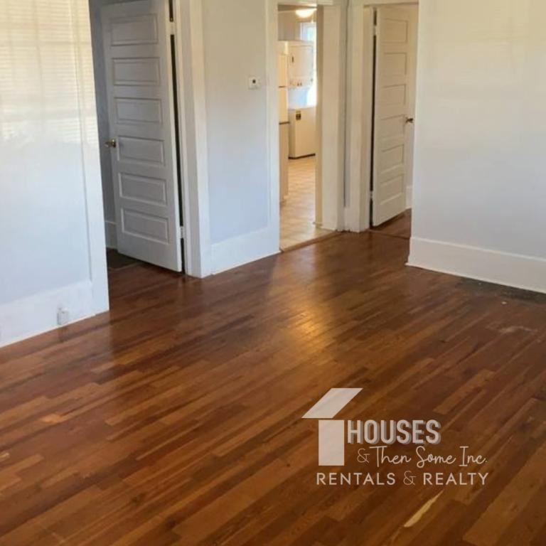 213 S 4th St - Photo 7 of 17