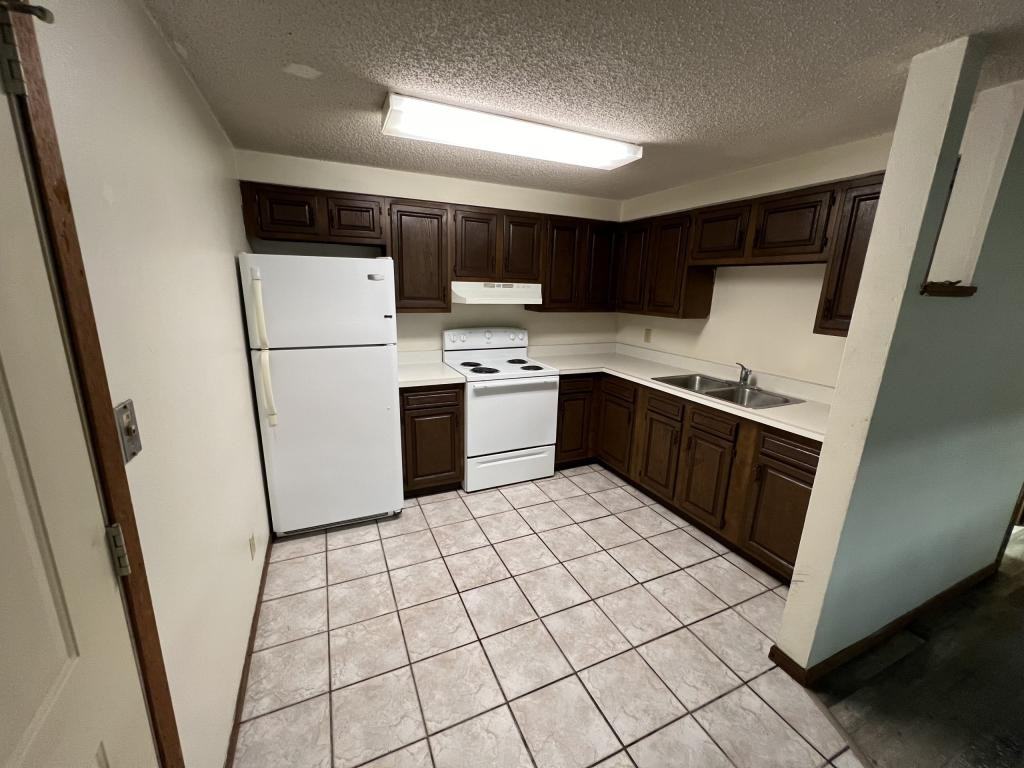 727 9th St N - Photo 2 of 5