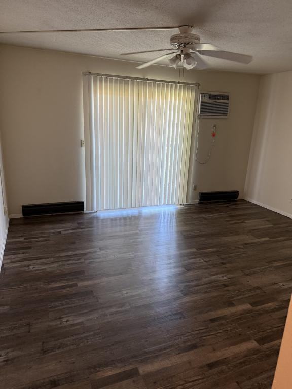 720 Oakland St - Photo 3 of 4
