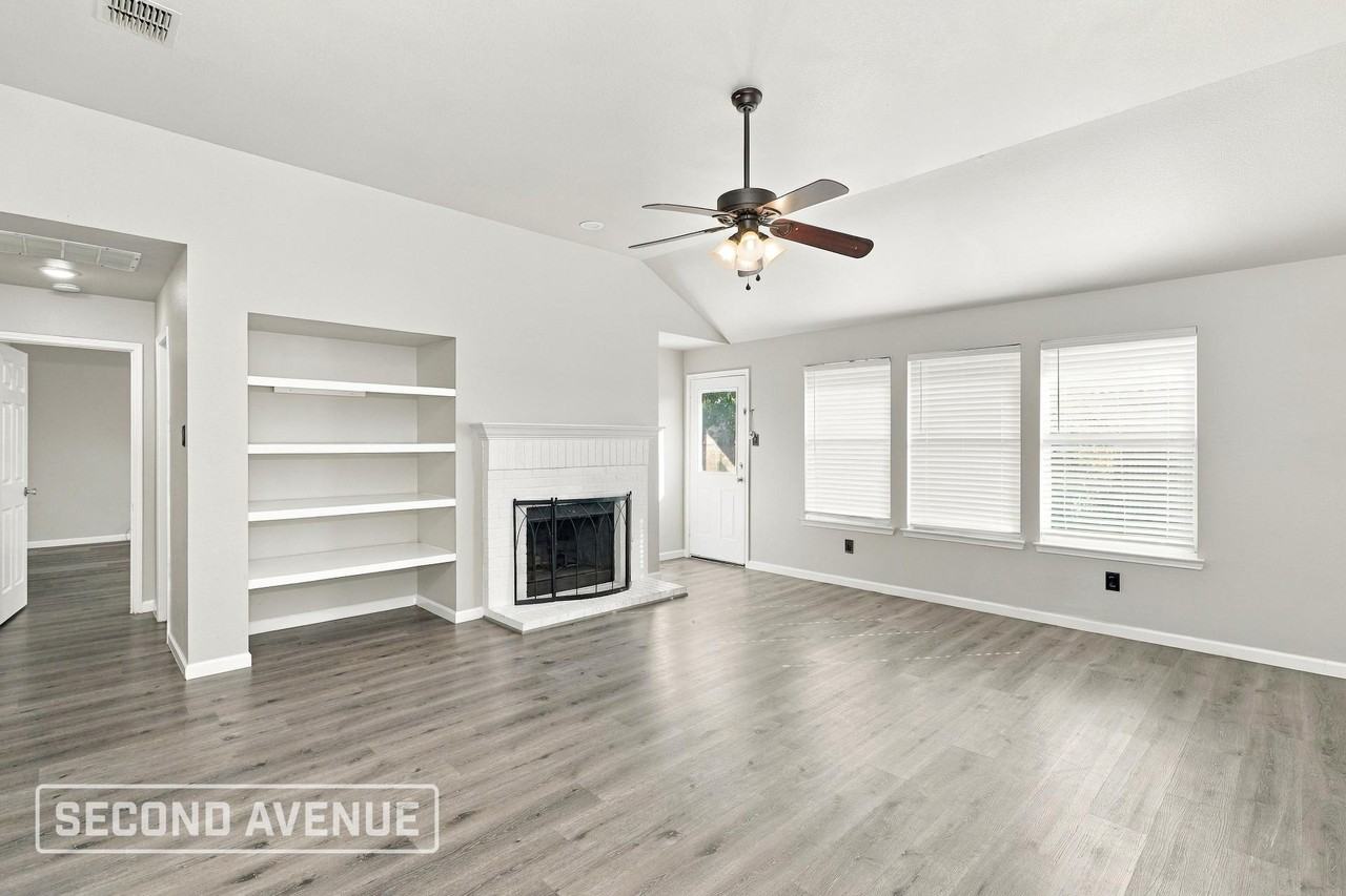 9400 Goldenview Dr - Photo 2 of 21