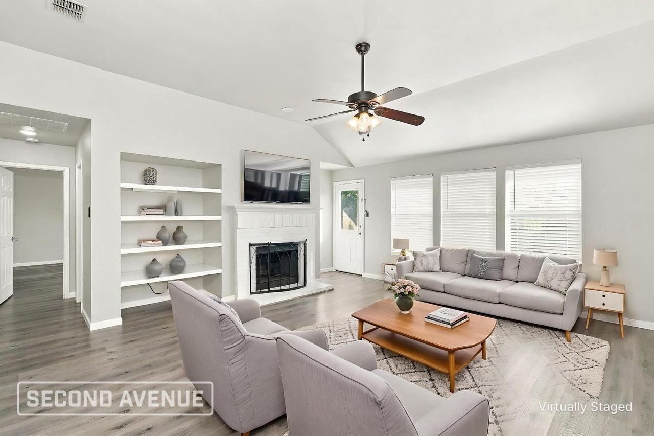 9400 Goldenview Dr - Photo 3 of 21