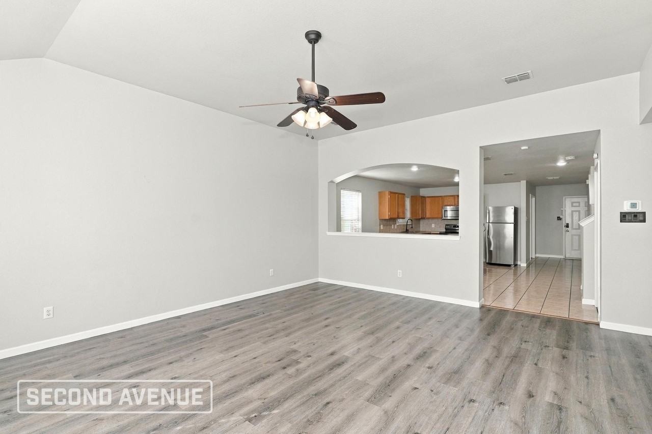 9400 Goldenview Dr - Photo 5 of 21