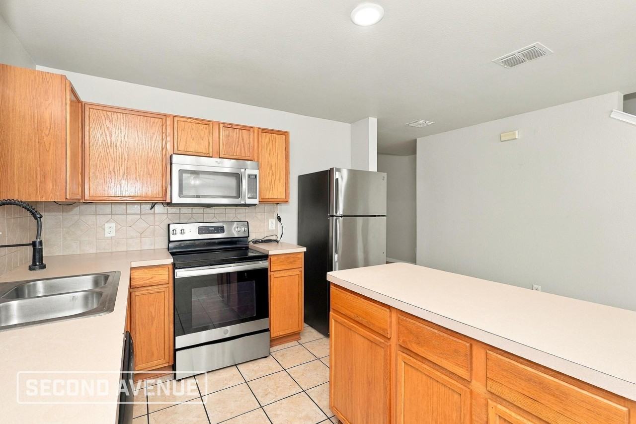9400 Goldenview Dr - Photo 7 of 21
