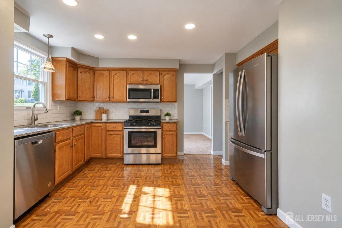 32 Smith St - Photo 6 of 38