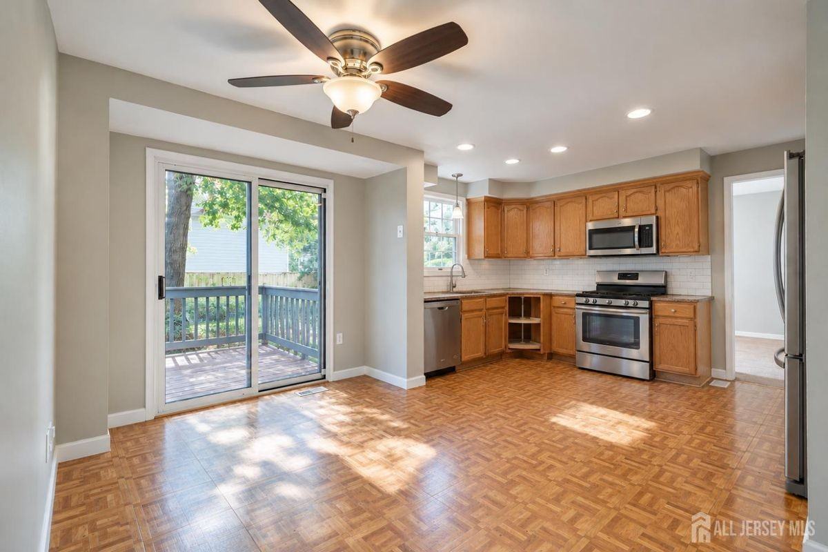 32 Smith St - Photo 7 of 38