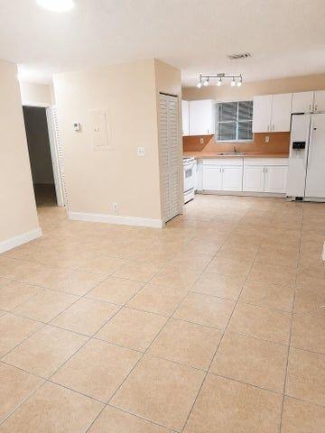 2302 Liberty St - Photo 2 of 5