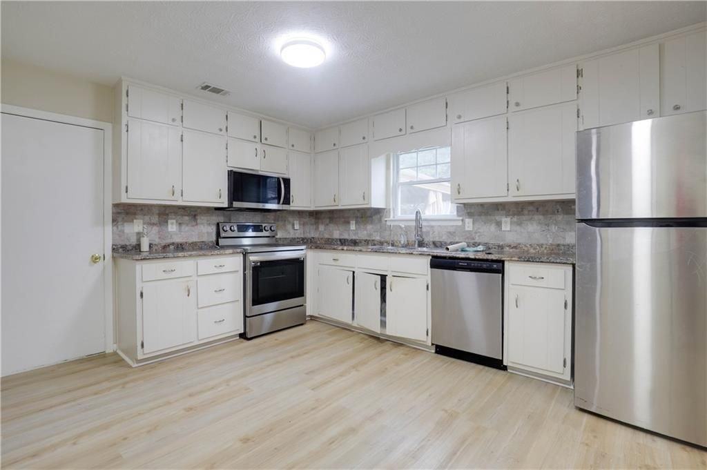 4131 Gravitt Pl - Photo 7 of 24