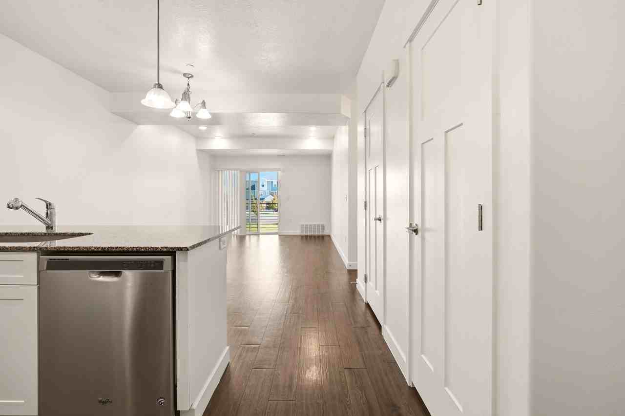 217 Ne #304 - Photo 2 of 5
