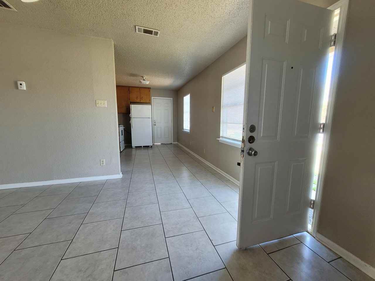 602 W Church Ave #14049983 - Photo 2 of 11