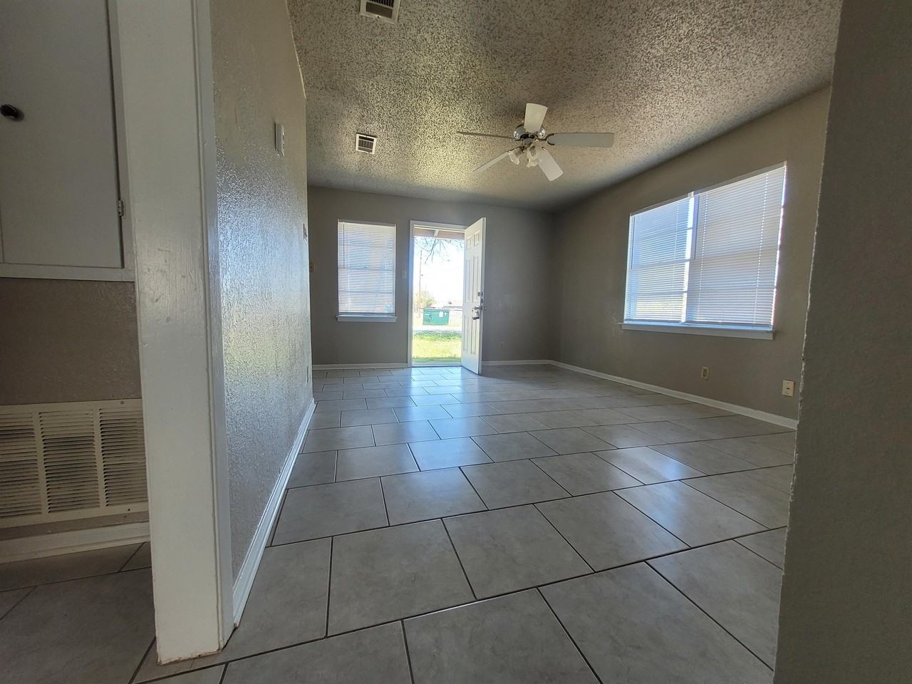 602 W Church Ave #14049983 - Photo 7 of 11
