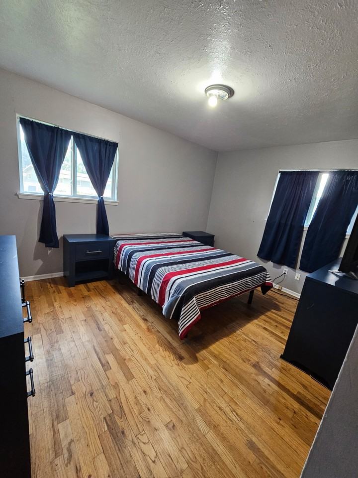 1030 North 7Th East Street - Photo 4 of 33