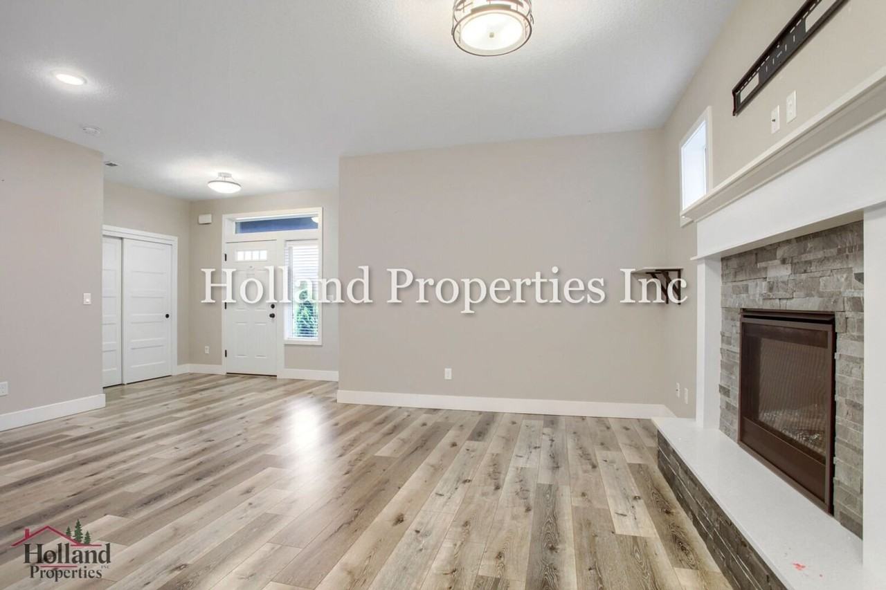 3878 N Chase St - Photo 6 of 34